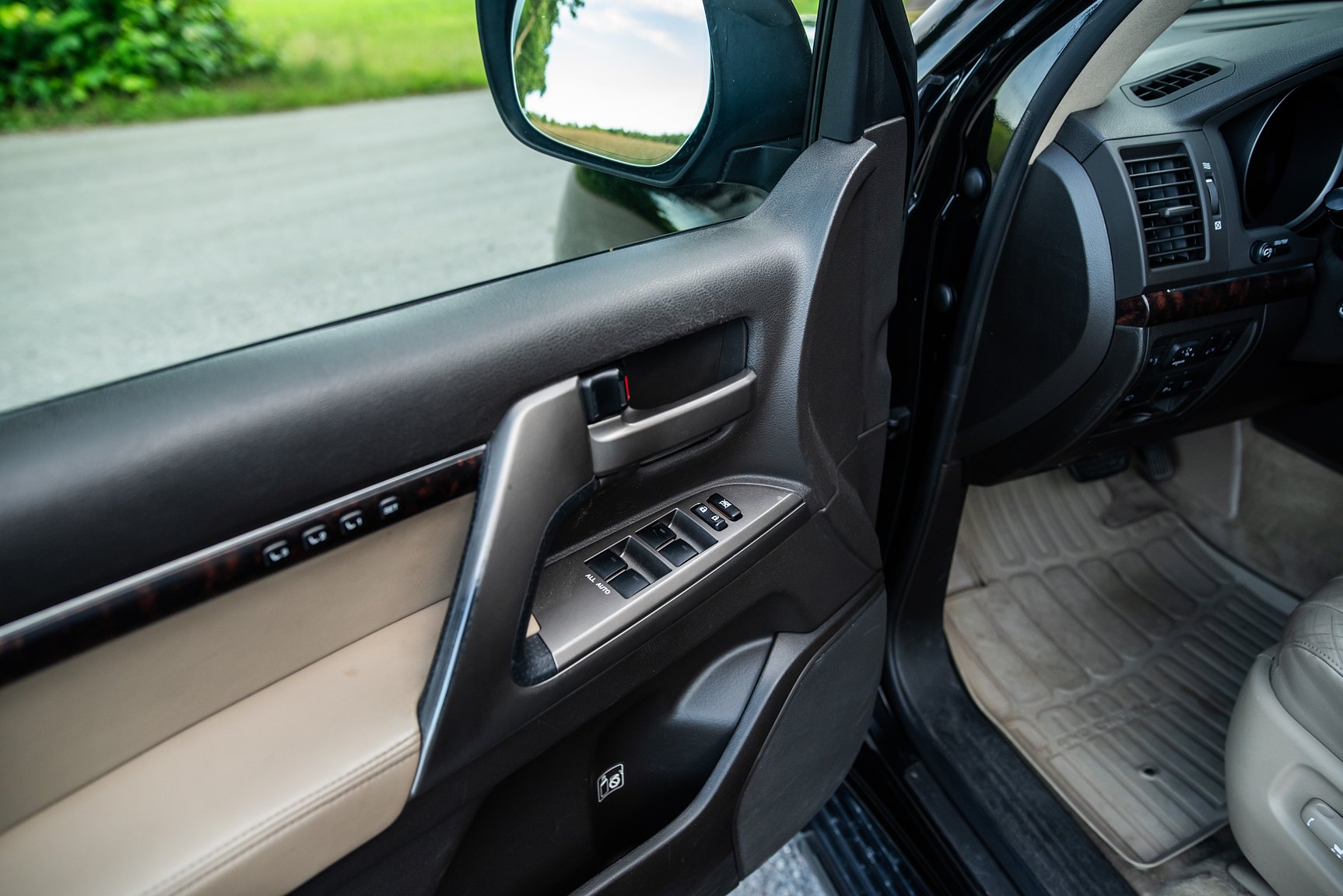 Interior image of 2008 Toyota Land Cruiser 4.5 4WD V8