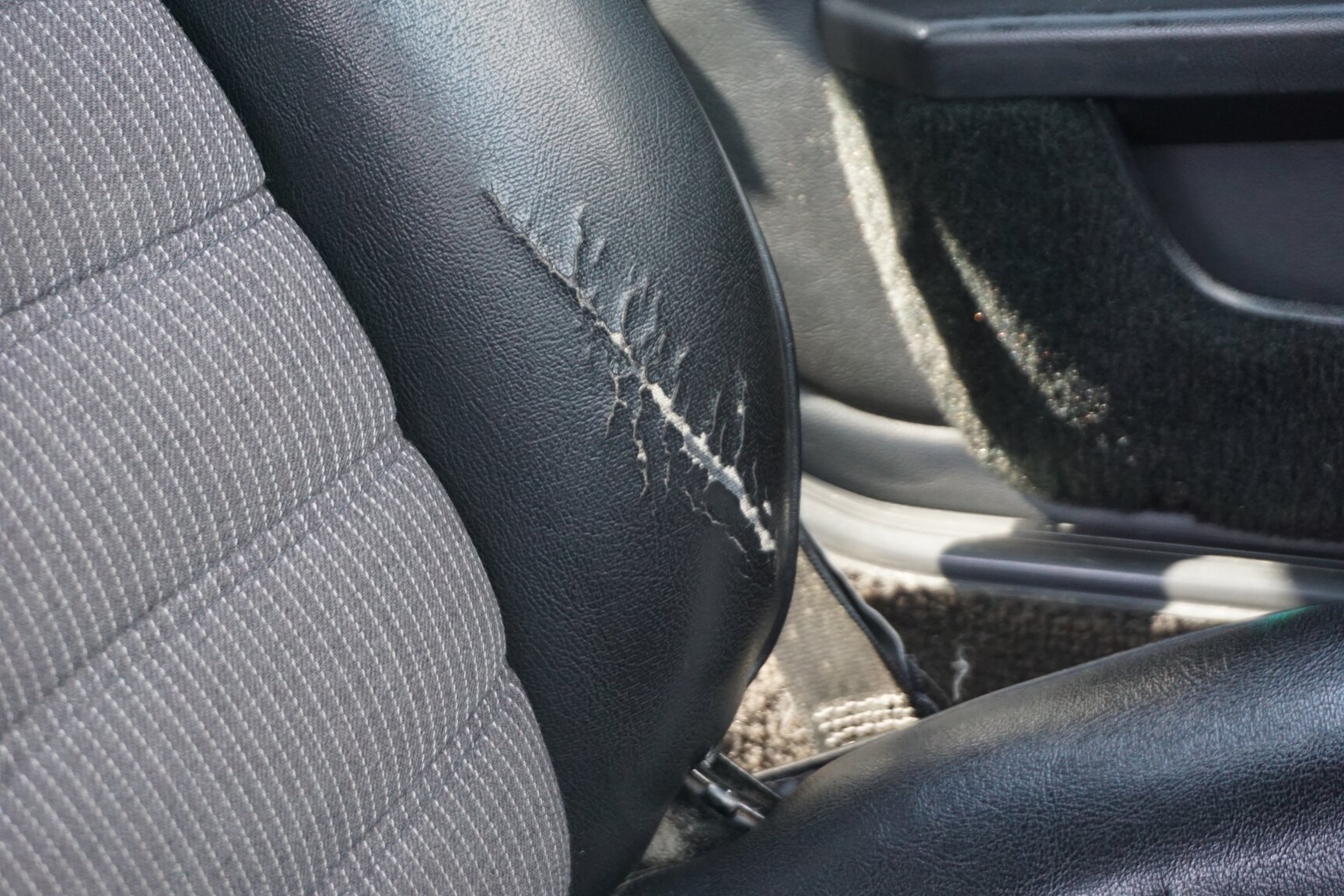 Interior image of 1985 Porsche 944 "NO RESERVE AUCTION"
