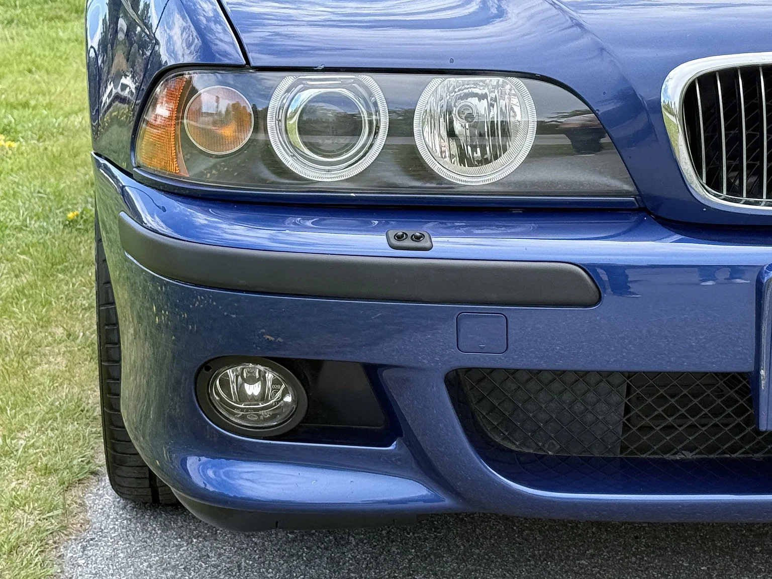 Exterior image of 2001 BMW M5 E39 LCI (36)