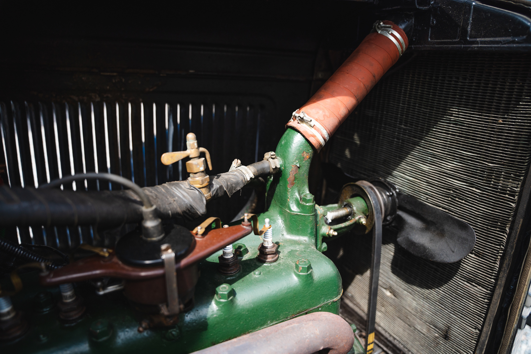 Image of 1931 Ford A Luxe Sedan (21) mechanics