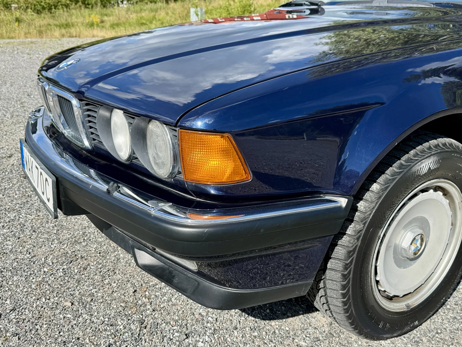 Exteriörbild på 1990 BMW 750i (15)