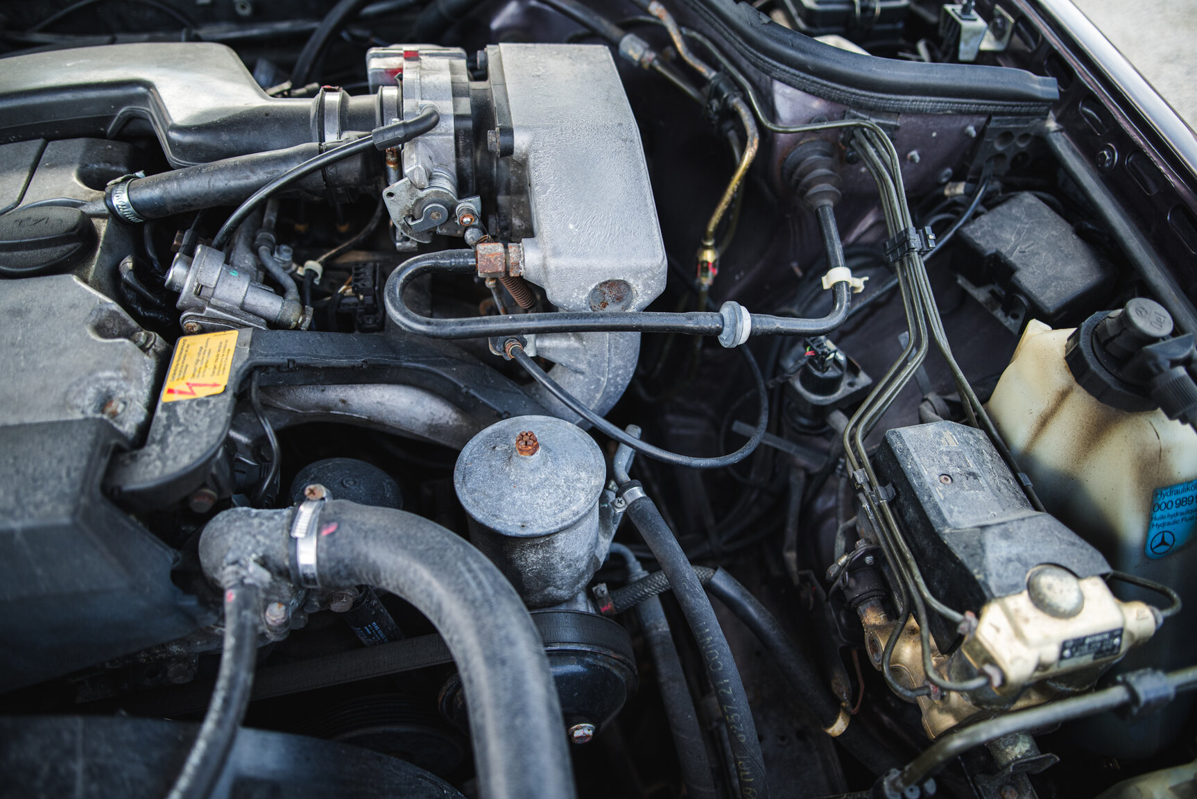 Image of 1993 Mercedes-Benz E 220 mechanics