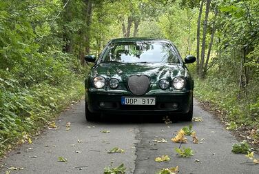 Exterior image of 2003 Jaguar S-Type R