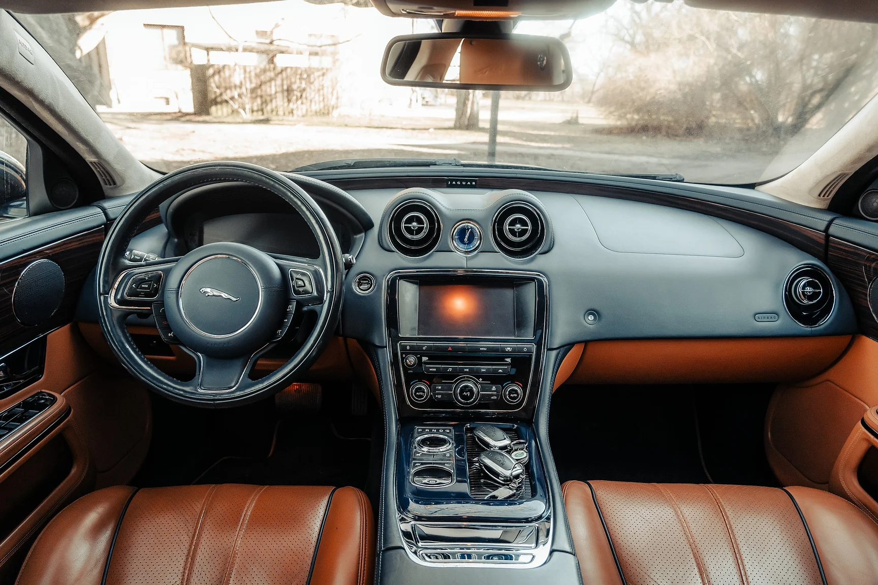 Innenraumfoto von 2012 Jaguar XJ (31)