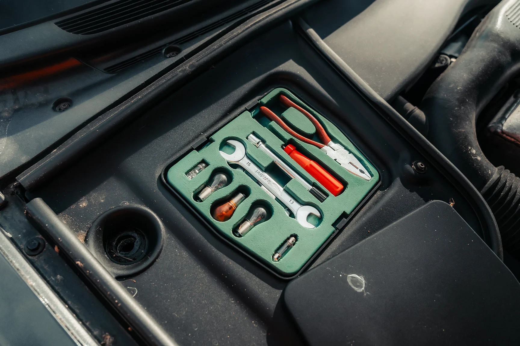 Image of 1997 Jaguar XJR 4.0 Kompressor NO RESERVE (29) mechanics