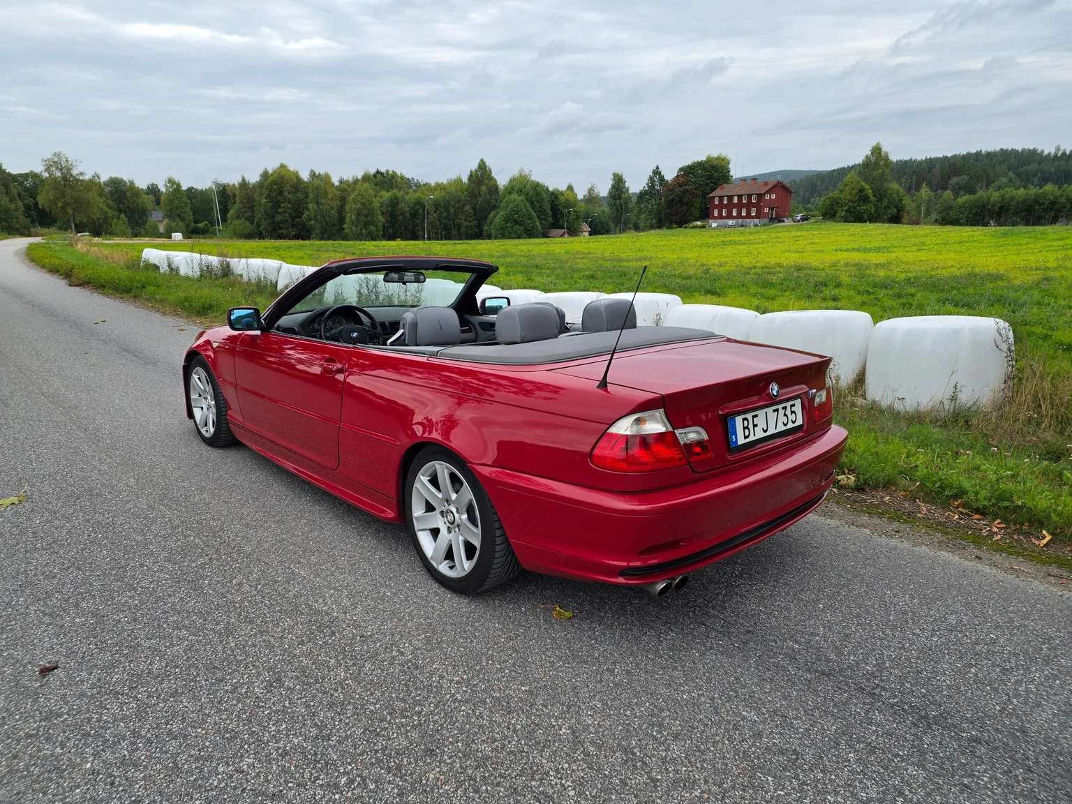 Exterior image of 2002 BMW 330Ci Convertible (7)