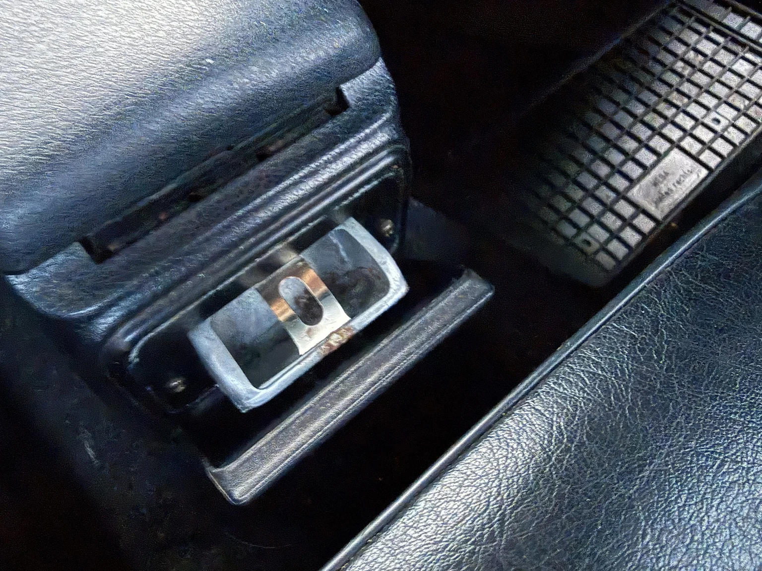 Interior image of 1983 Mazda RX-7 (46)