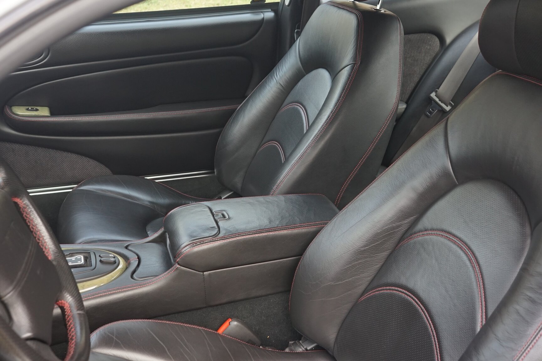 Interior image of 2001 Jaguar XKR Silverstone