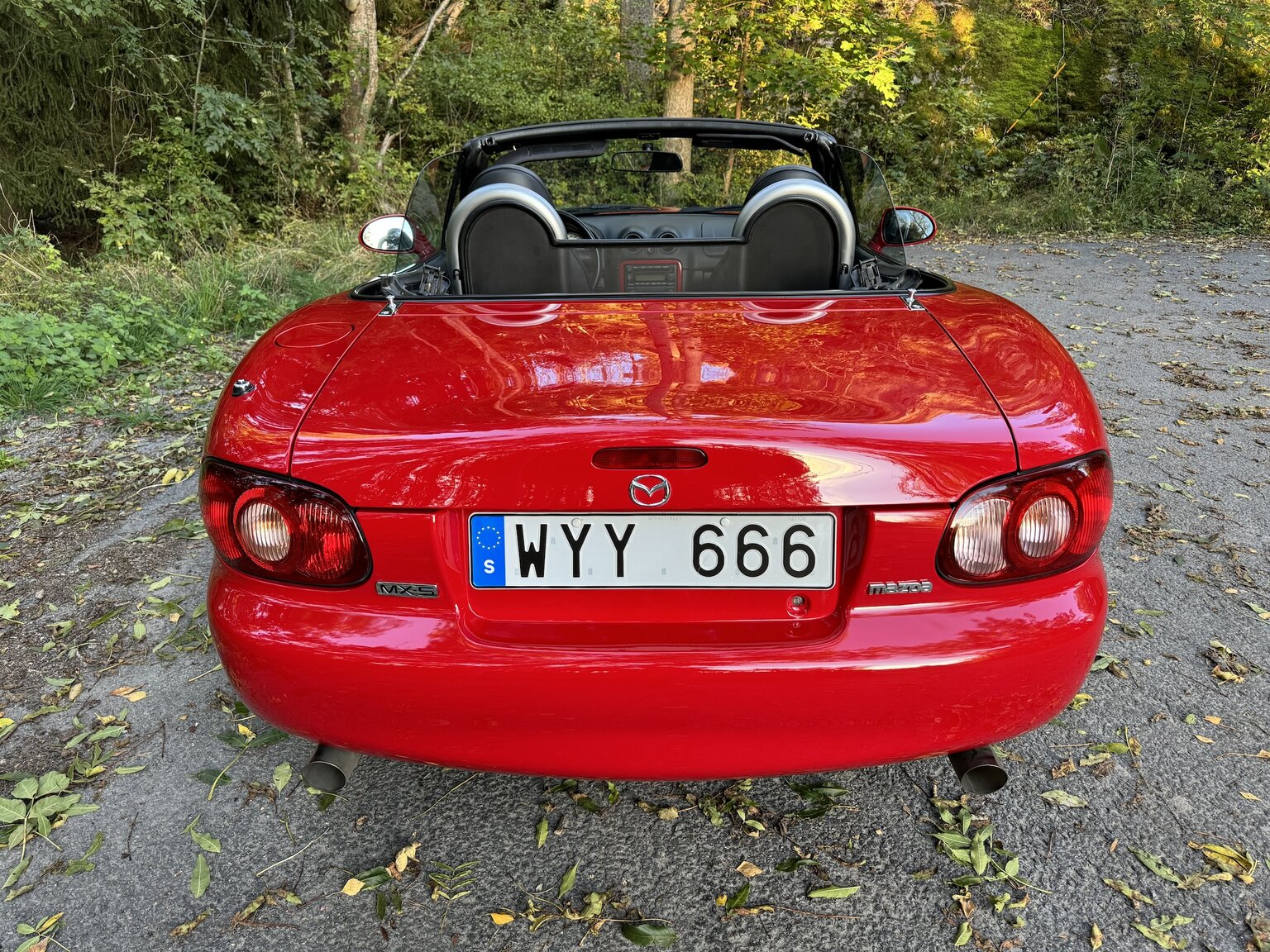 Exteriörbild på 2004 Mazda MX-5