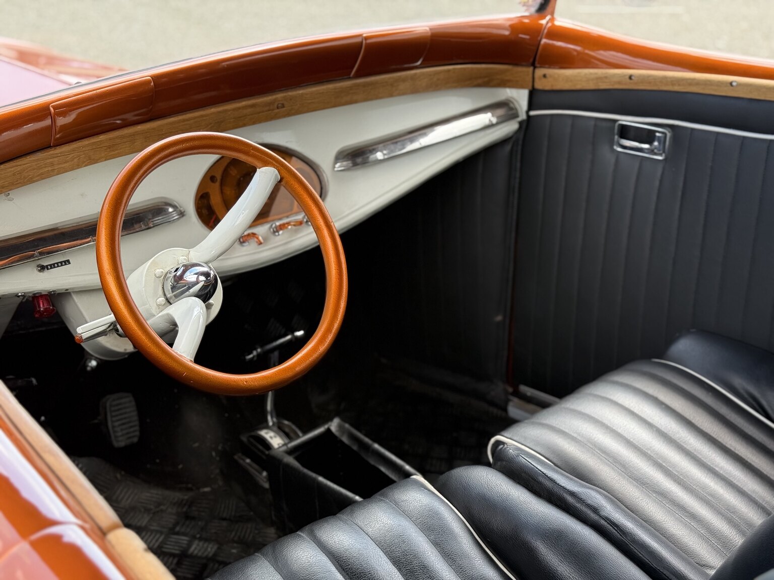 Innenraumfoto von 2012 Hot Rod T