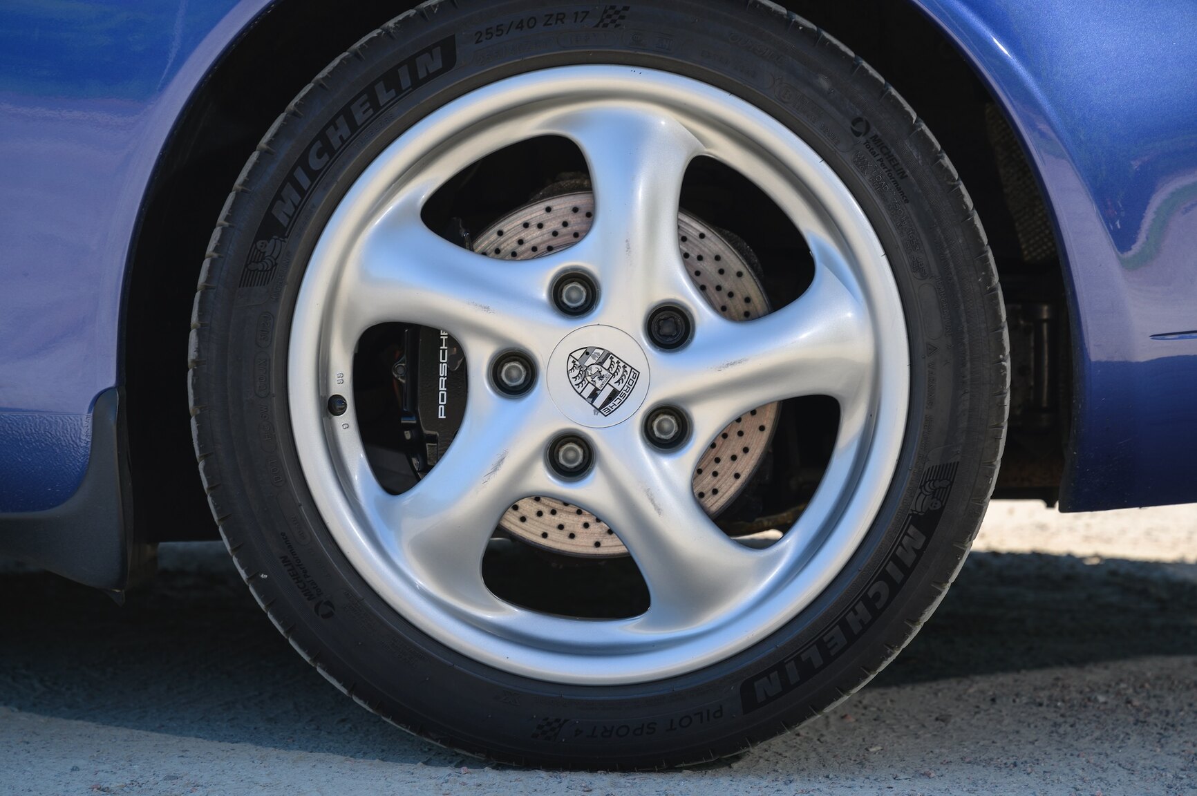 Exterior image of 1998 Porsche 911 Carrera Tiptronic (36)