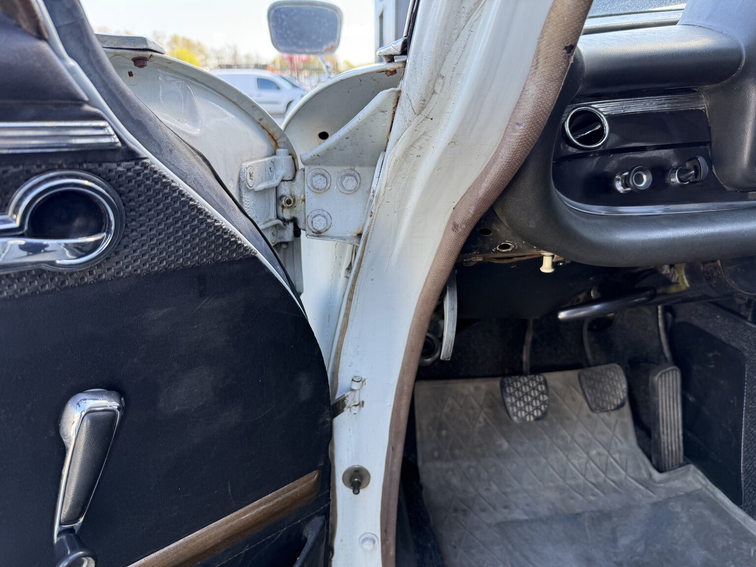 Interior image of 1967 Mercedes-Benz 230 Safari