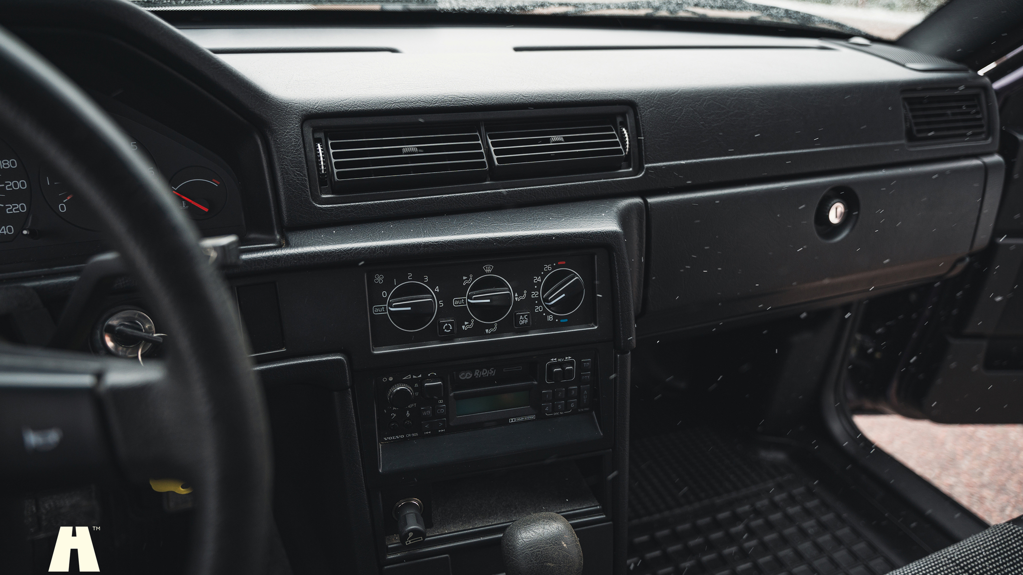 Interior image of 1995 Volvo 940 SE