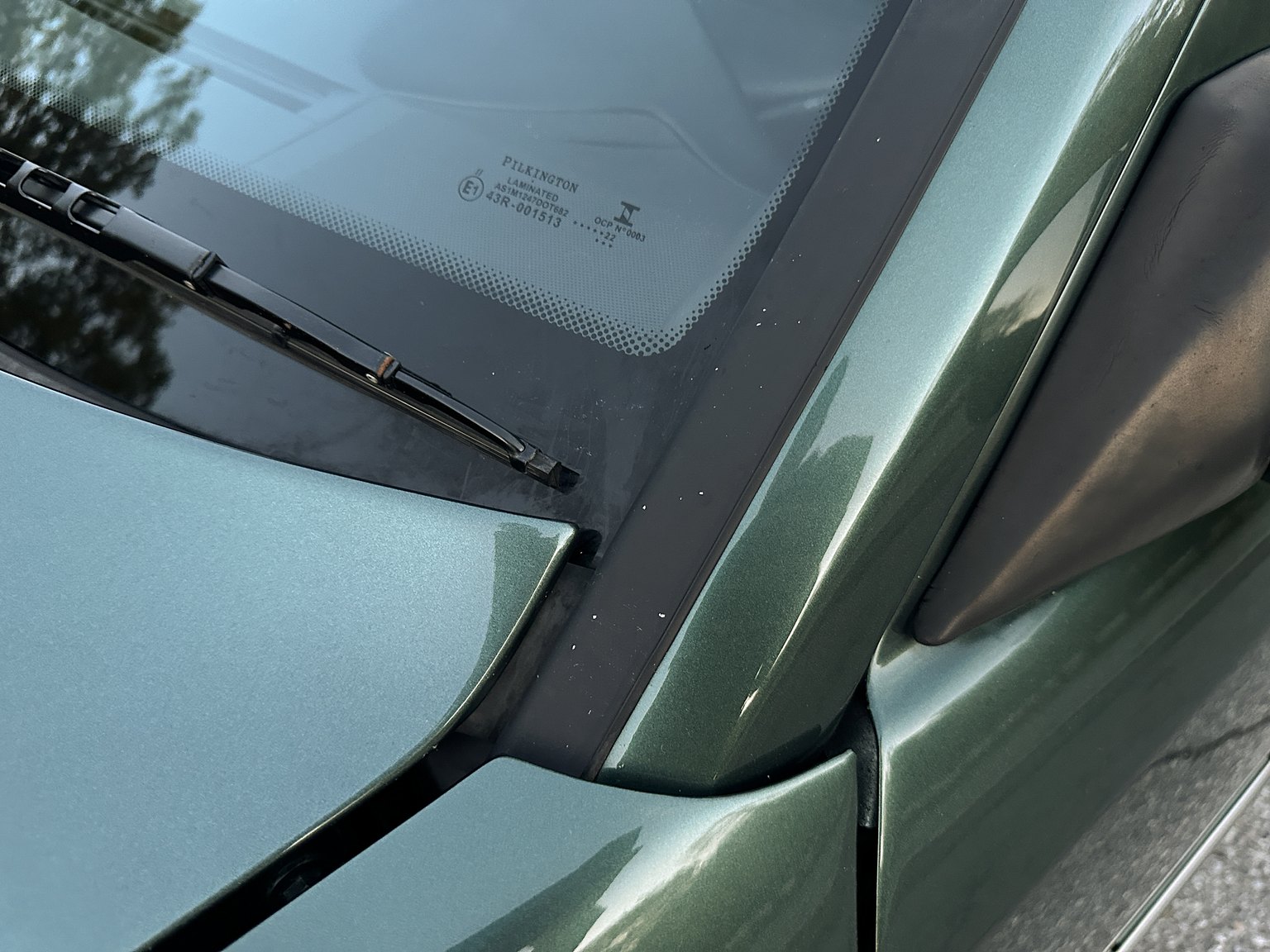 Exterior image of 1996 MERCEDES-BENZ E 320 T
