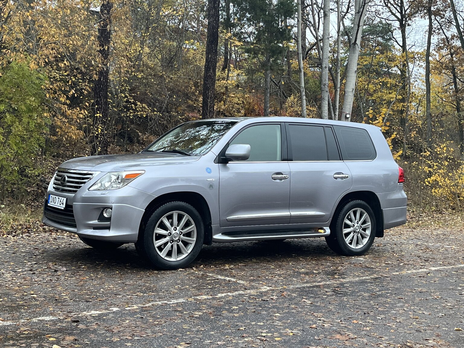 Exterior image of 2011 Lexus LX570