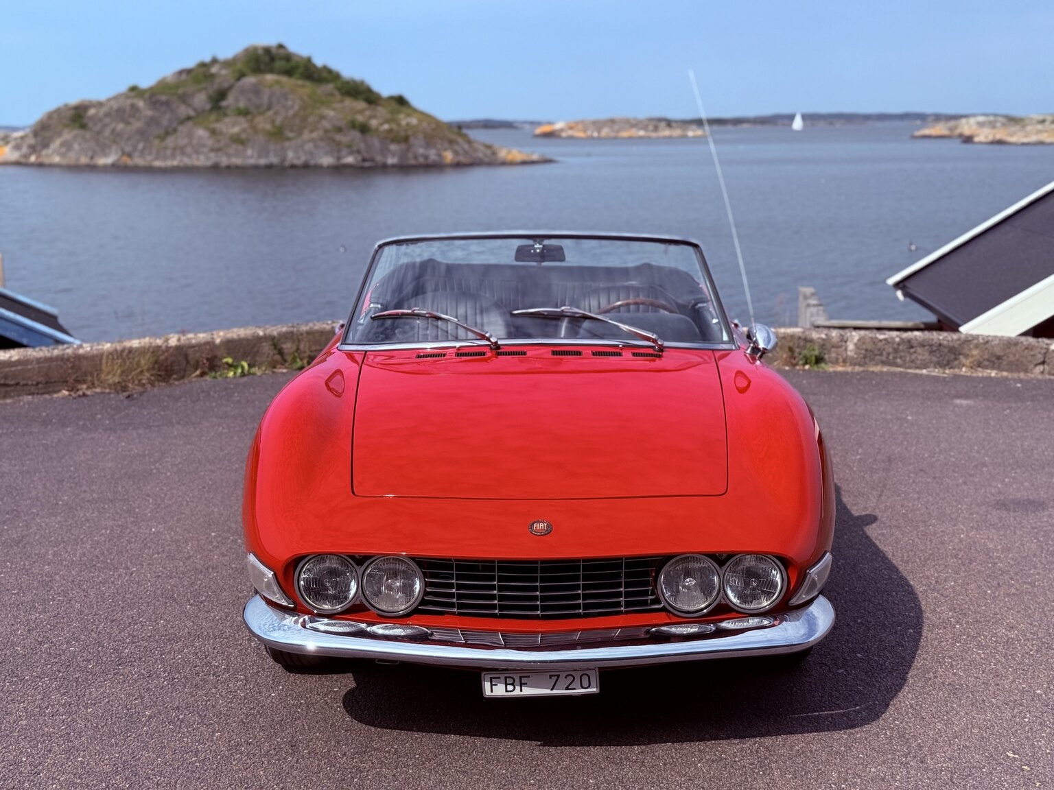 Exterior image of 1968 Fiat Dino Spider