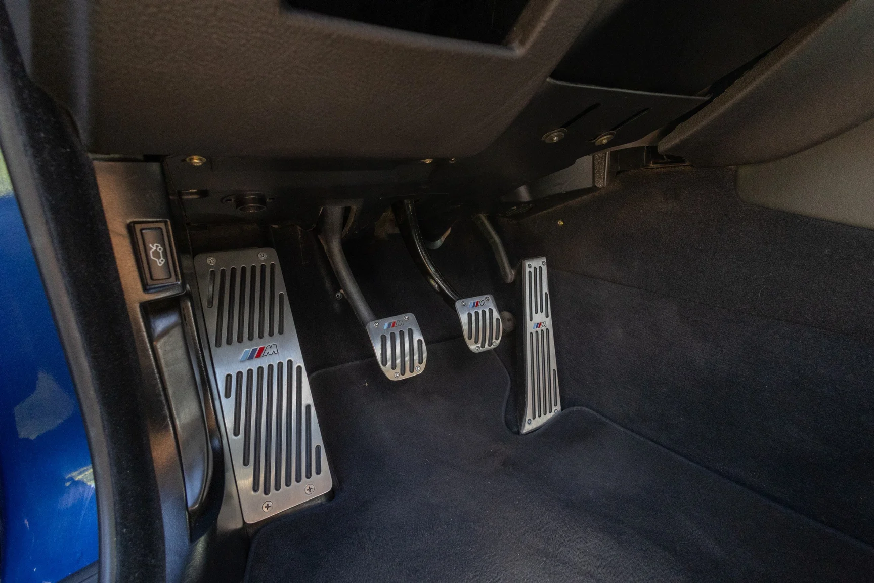 Interior image of 2002 BMW M5 E39 (44)