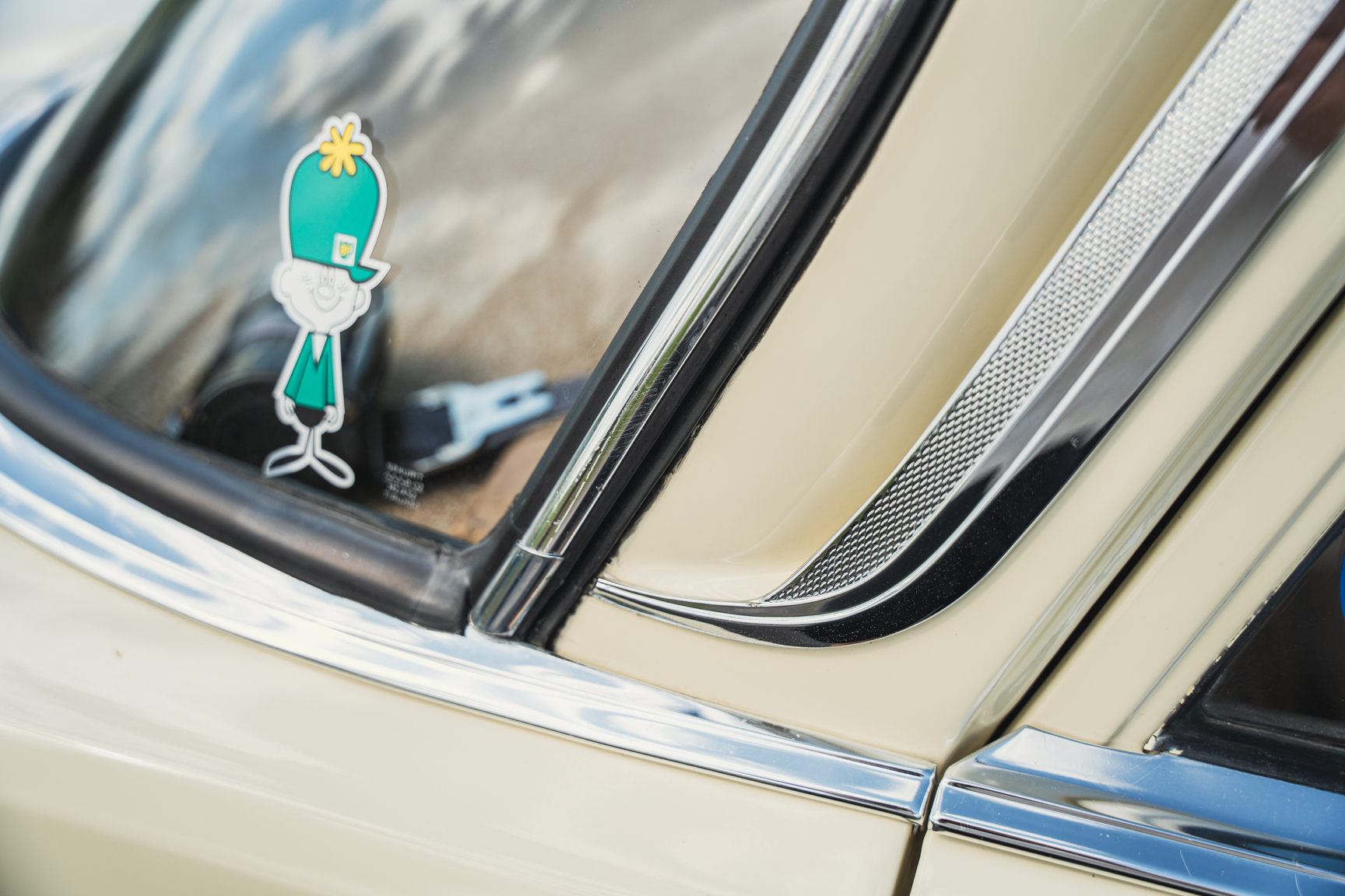 Exteriörbild på 1966 Mercedes-Benz 200 D "Heckflosse"
