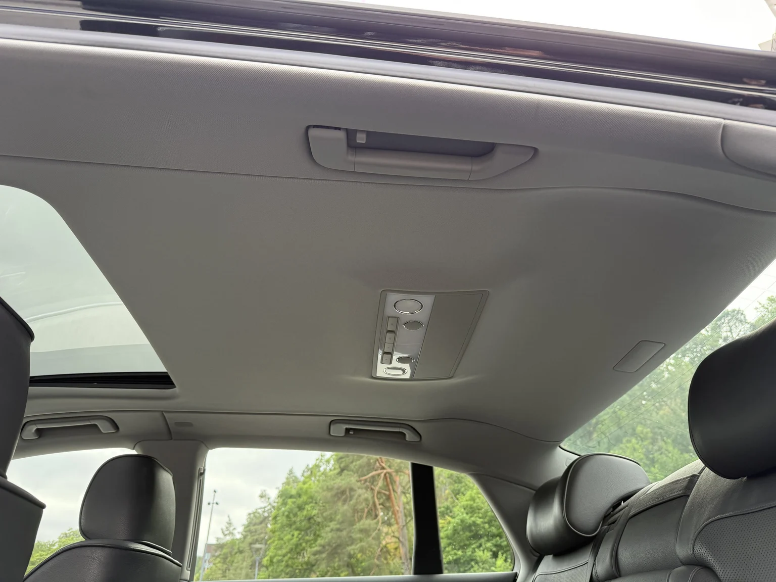 Innenraumfoto von 2013 Volkswagen Phaeton 3.0 TDI (55)