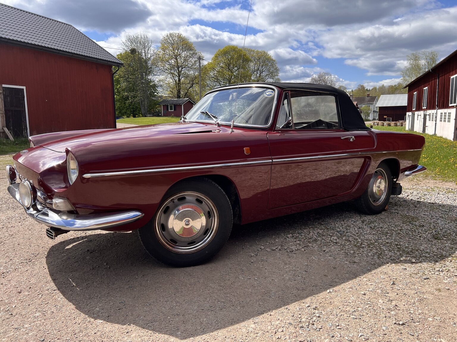 Exterior image of 1967 Renault Caravelle Coupé