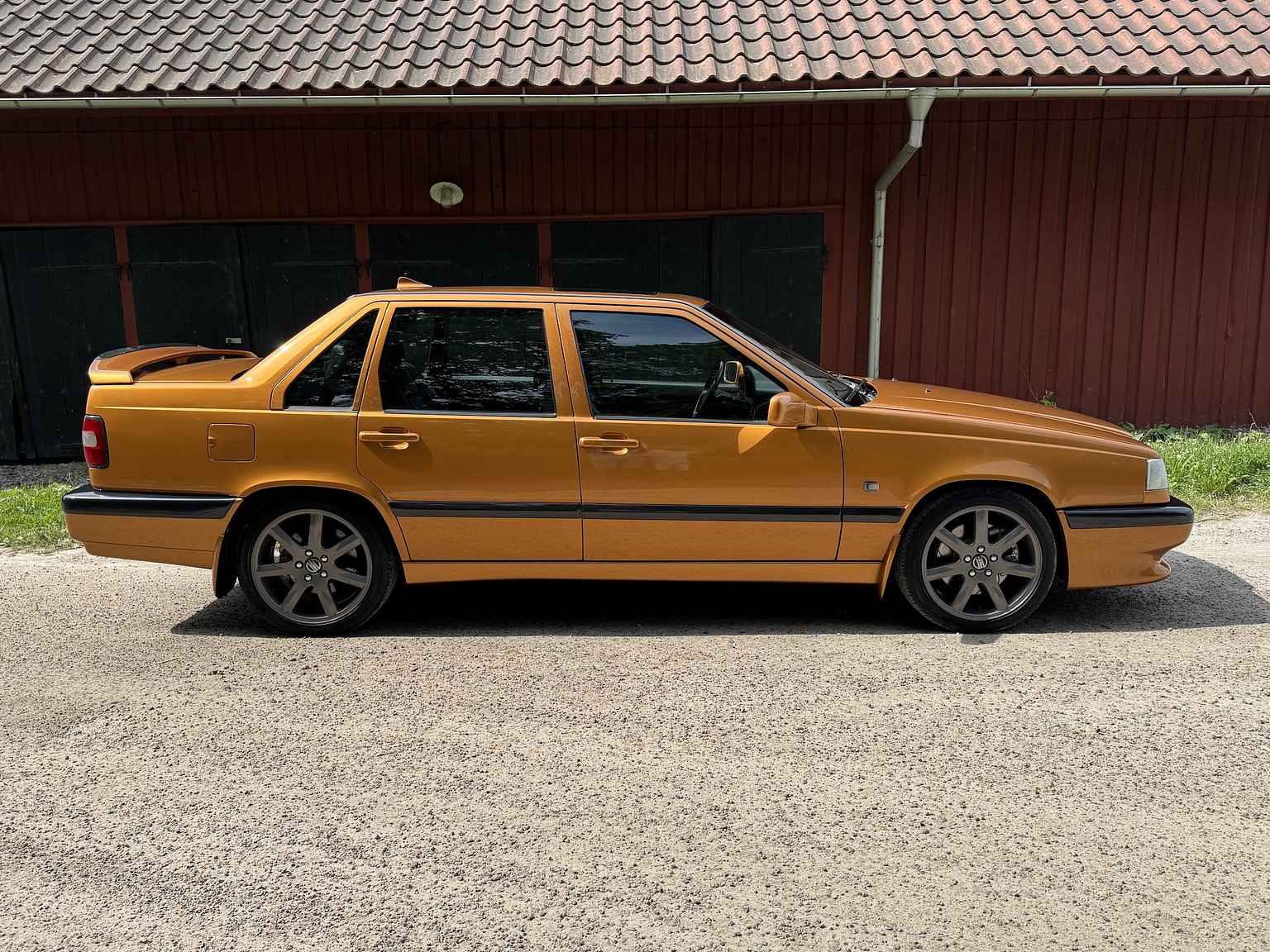 Exterior image of 1996 Volvo 850 R