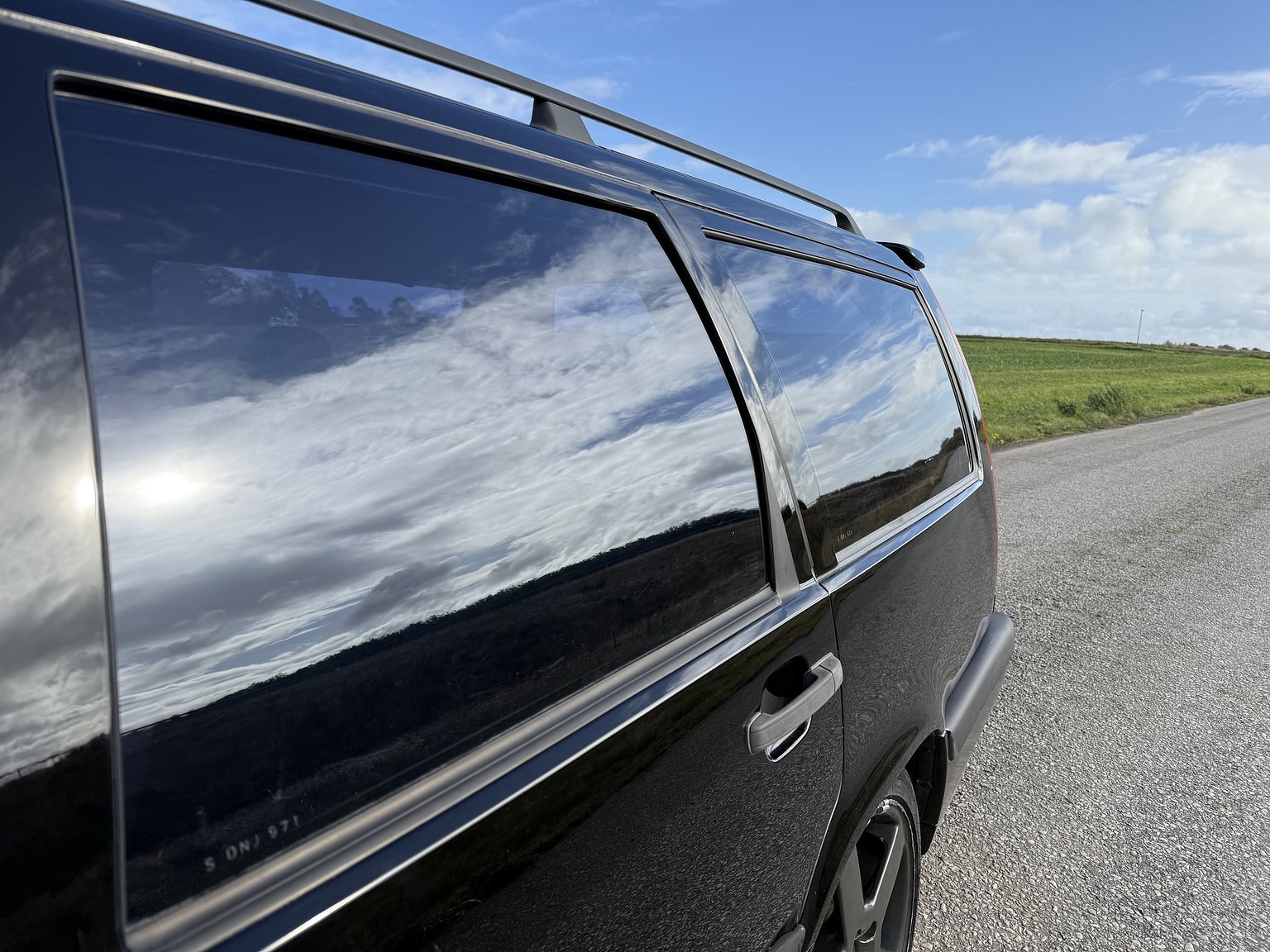 Exterior image of 1995 VOLVO 855 T5R T-5R