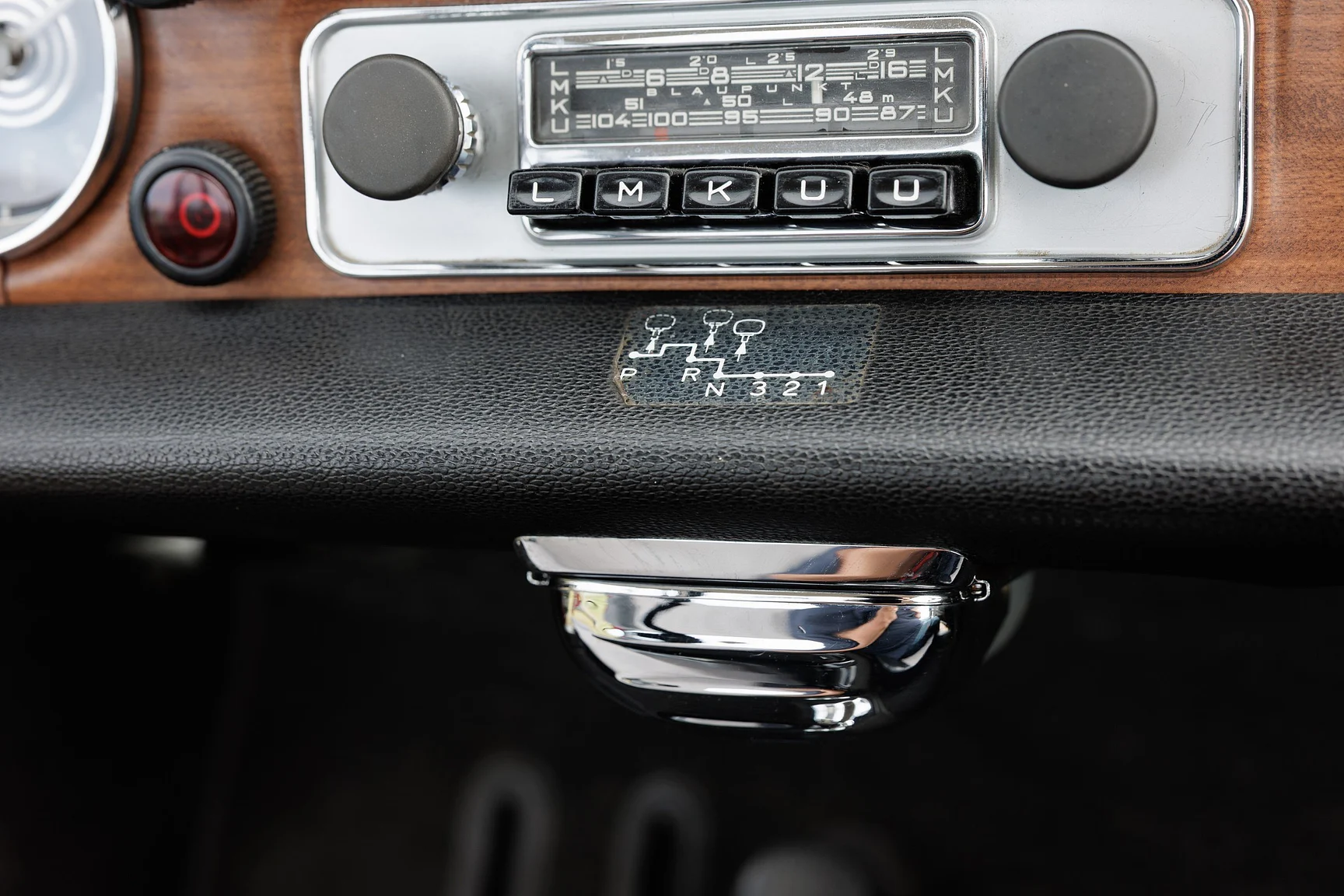 Innenraumfoto von 1968 Volkswagen Typ 34 1600 L Karmann-Ghia (24)