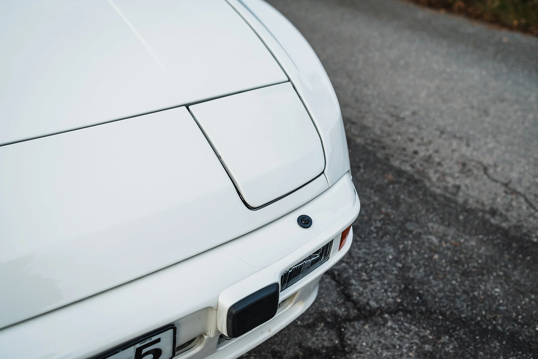 Exterior image of 1986 Porsche 944R (26)