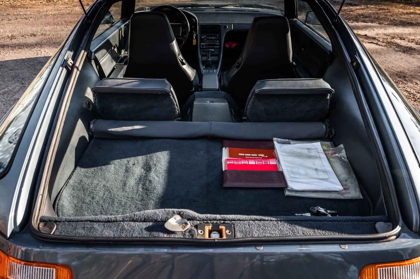 Innenraumfoto von 1988 Porsche 928 S4 (24)