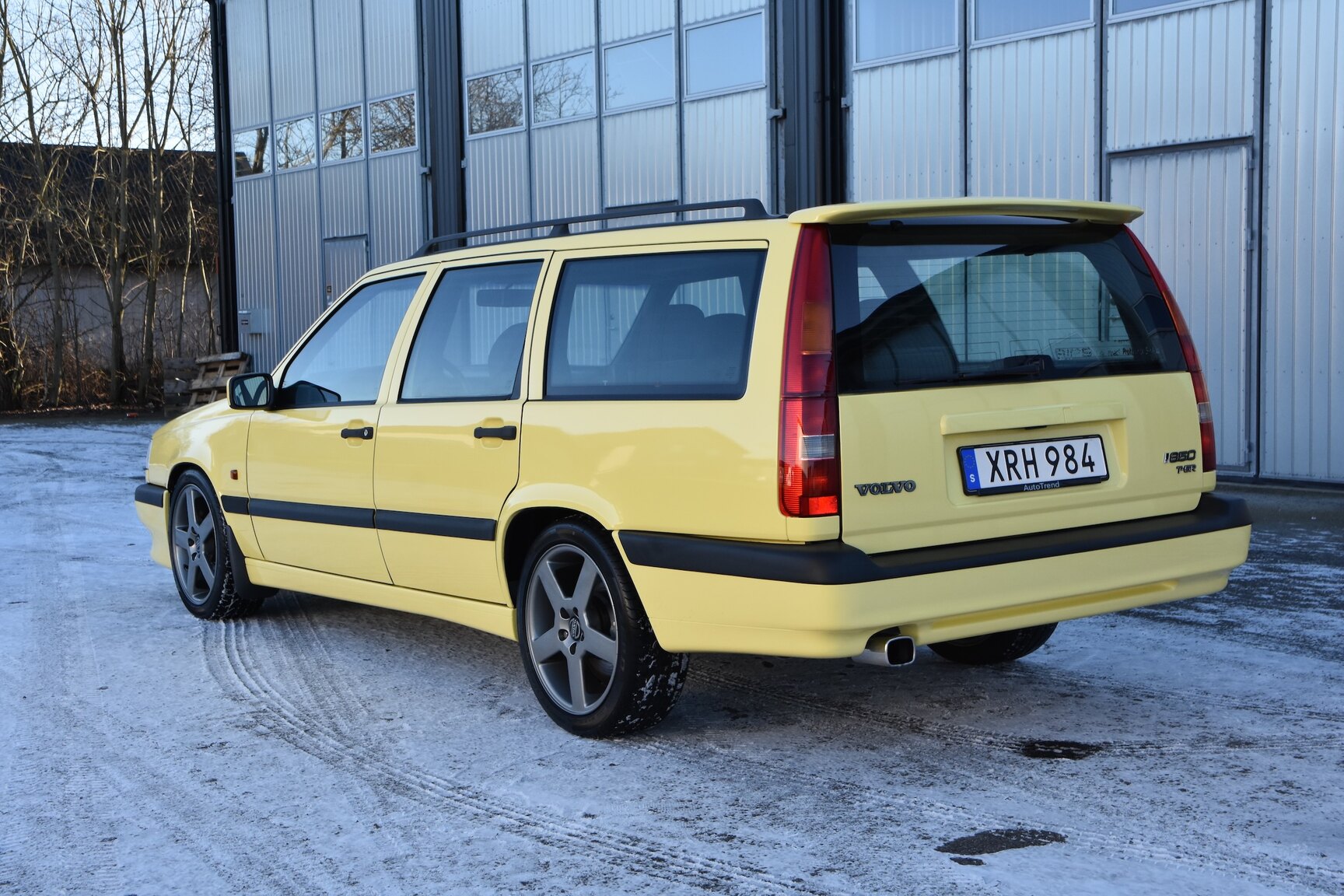 Exterior image of 1995 Volvo 850 T-5R Kombi