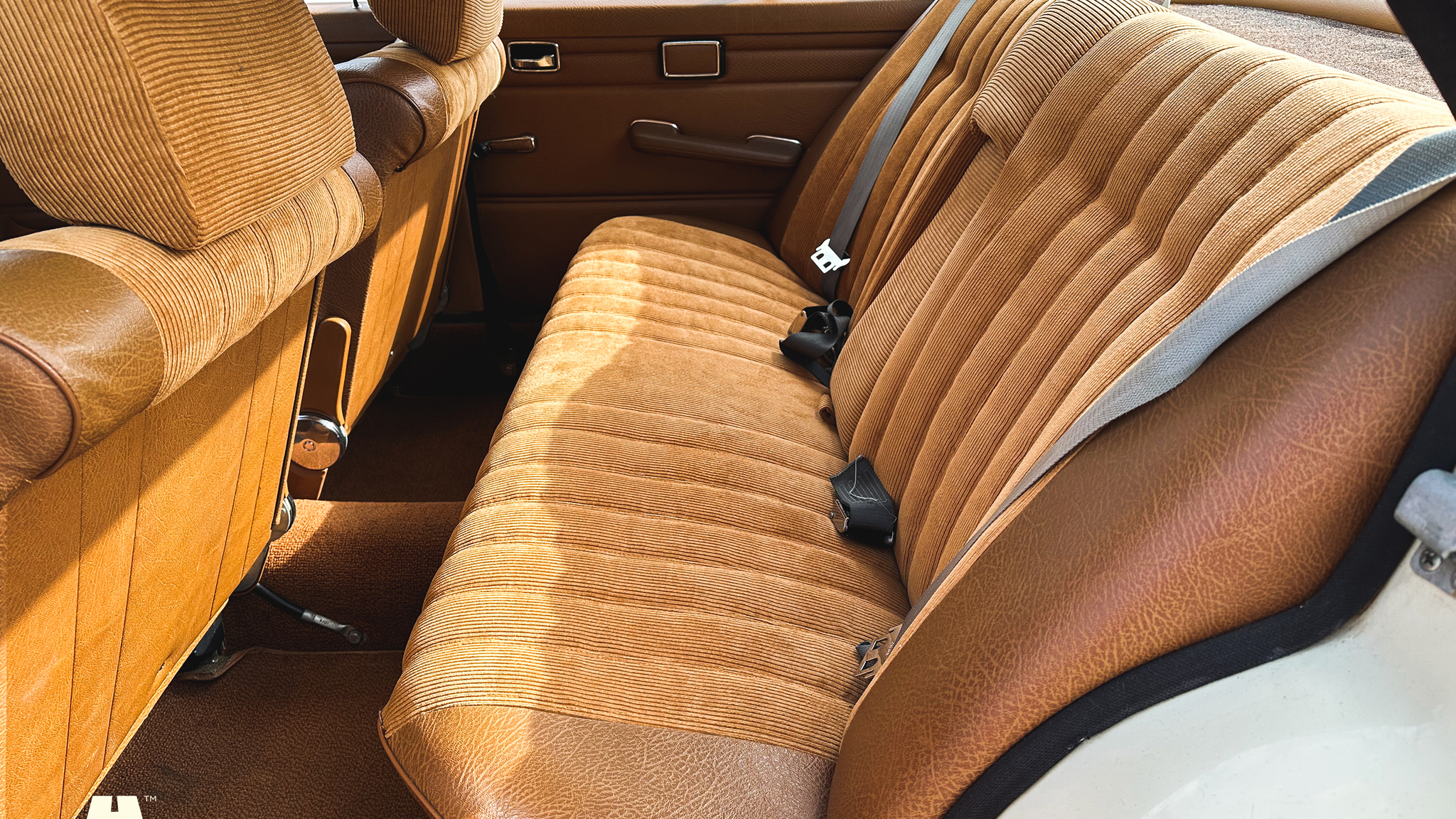 Interior image of 1972 Mercedes-Benz 200