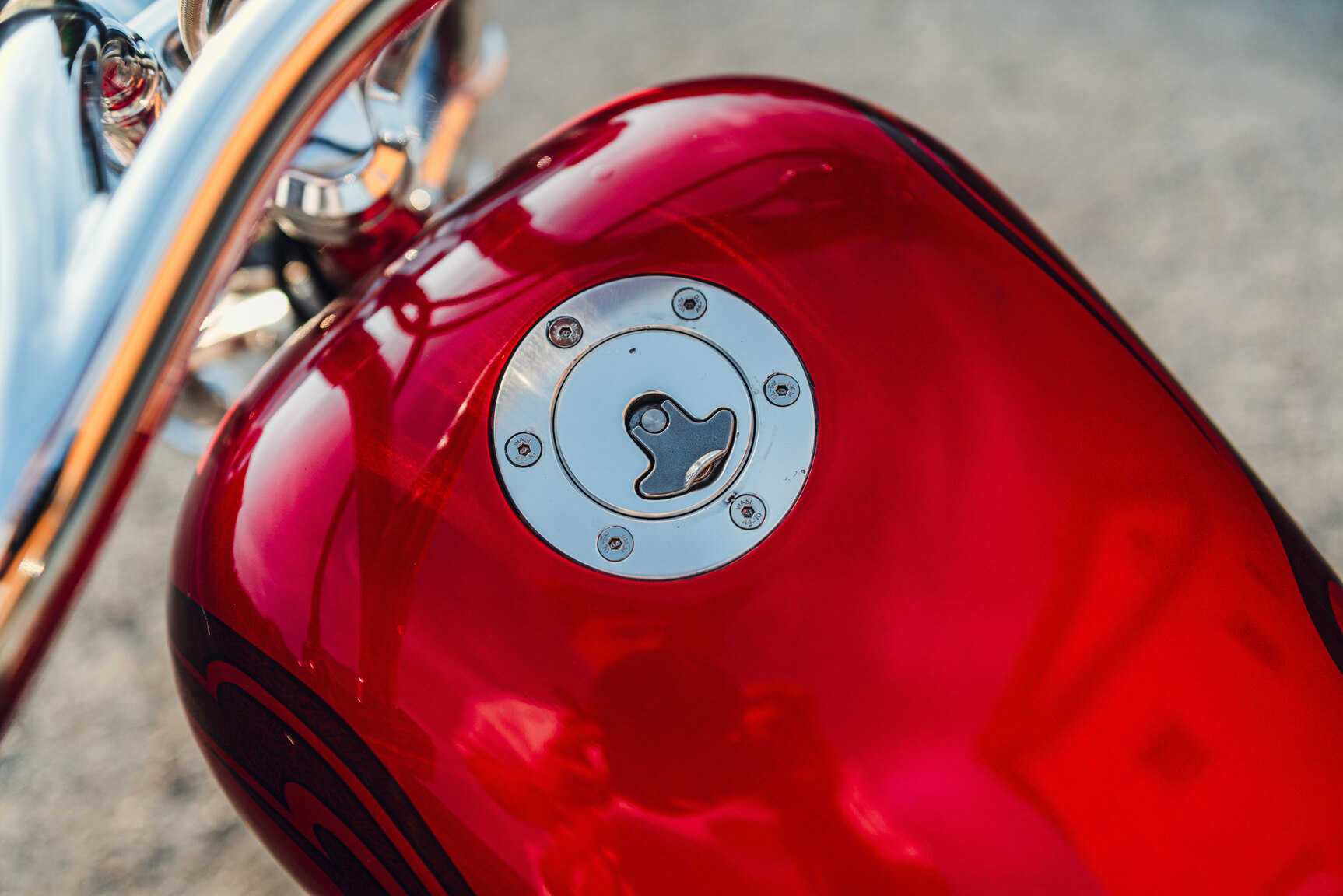 Aussenfoto 2001 Unique Custom Cycles Red Inferno