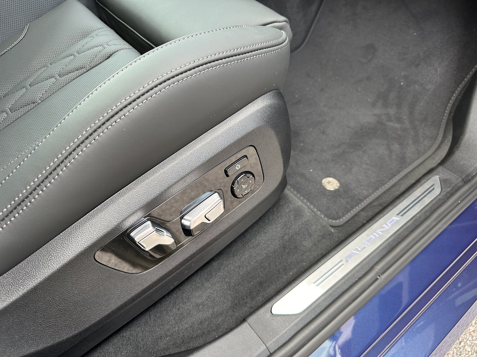 Interior image of 2022 ALPINA XB7