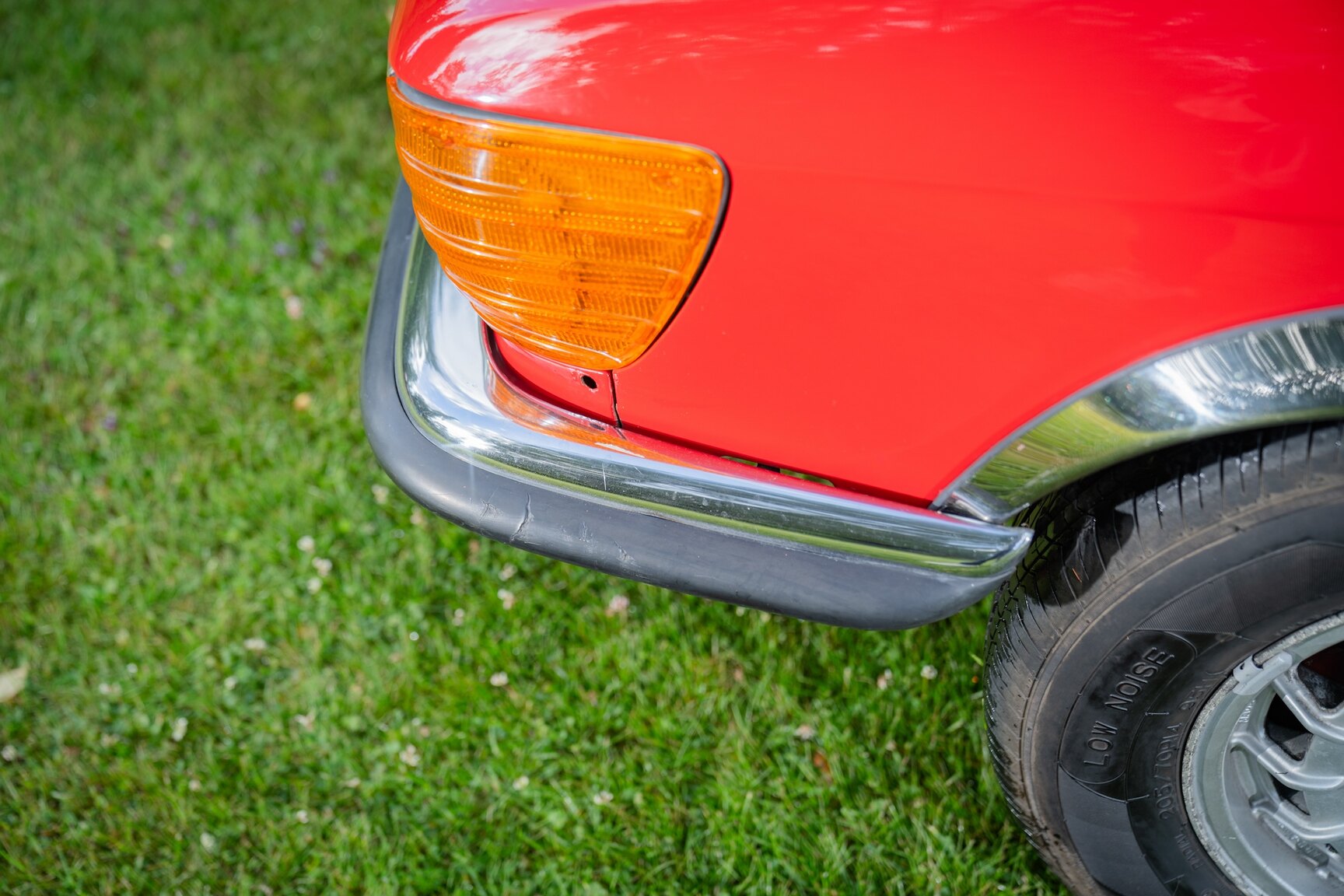 Exterior image of 1975 Mercedes-Benz 350 SLC