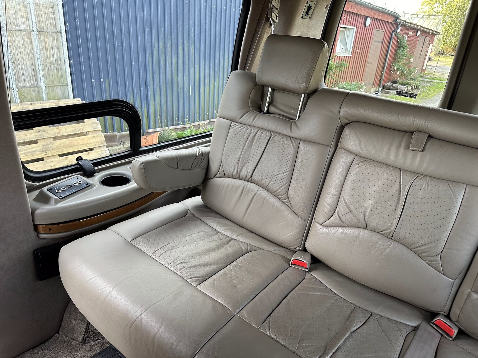 Innenraumfoto von 2000 GMC Savana G1500 Conversion Van