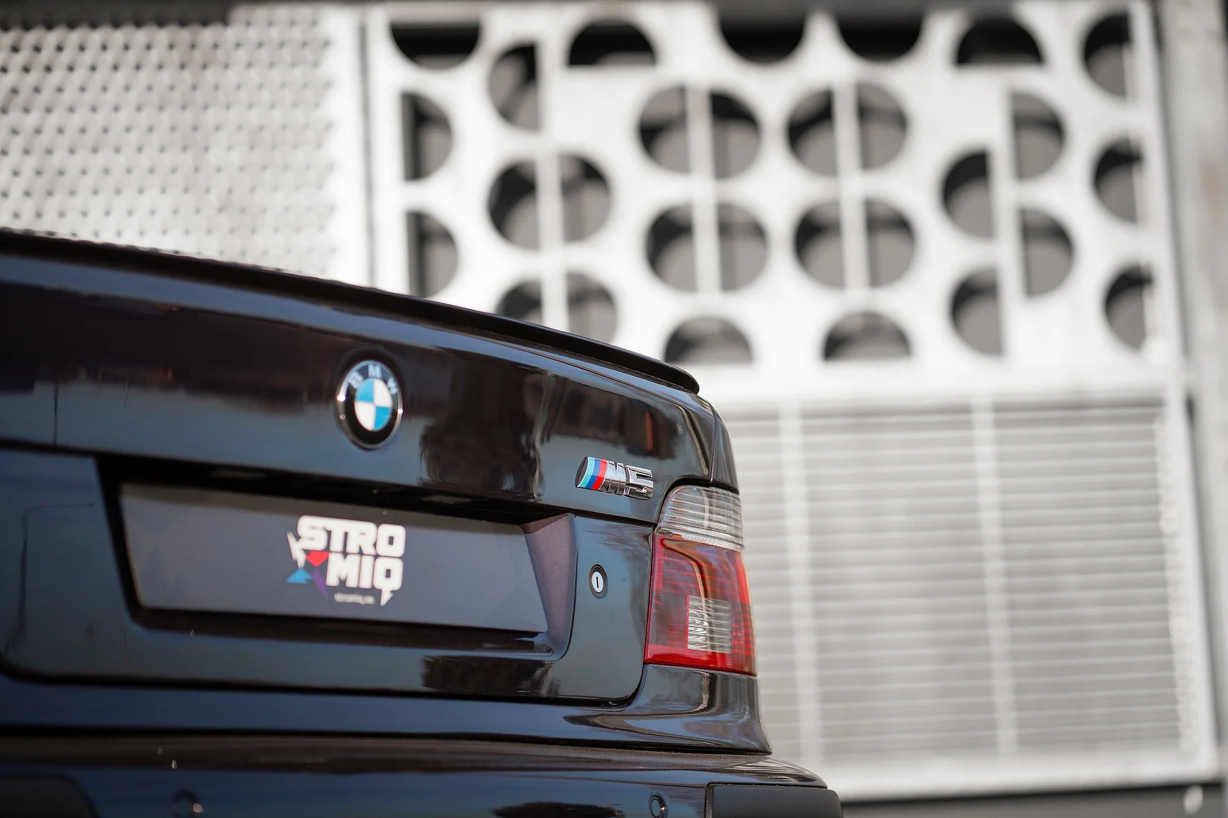 Exteriörbild på 2002 BMW M5 E39 (17)