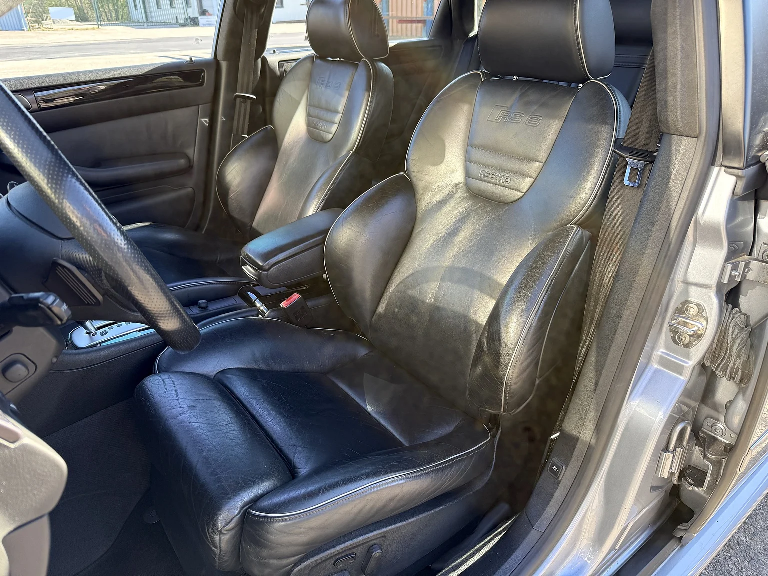 Innenraumfoto von 2002 Audi RS 6 Avant (32)