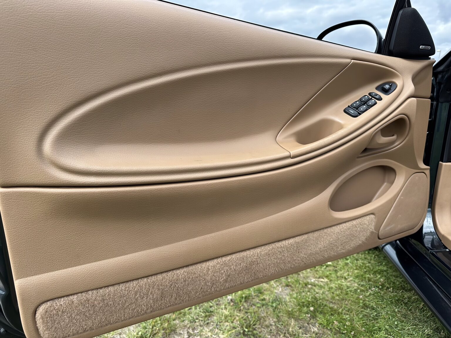 Innenraumfoto von 1998 Ford Mustang GT Convertible