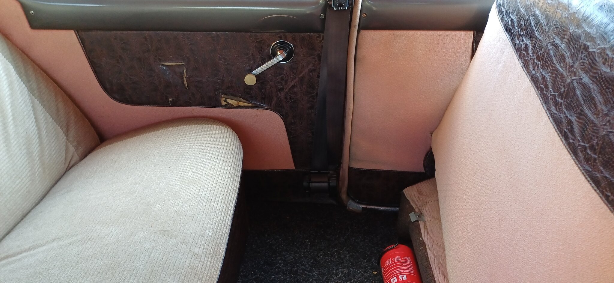 Interiörbild 1953 Kaiser Deluxe Club 2-door