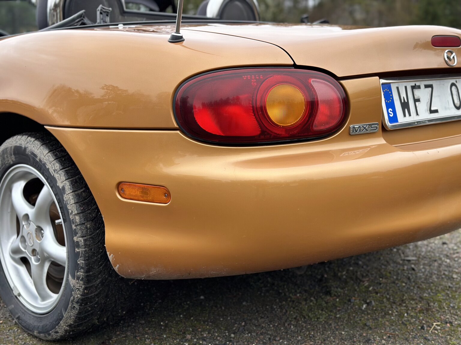 Exteriörbild på 1998 Mazda Miata MX-5 NB