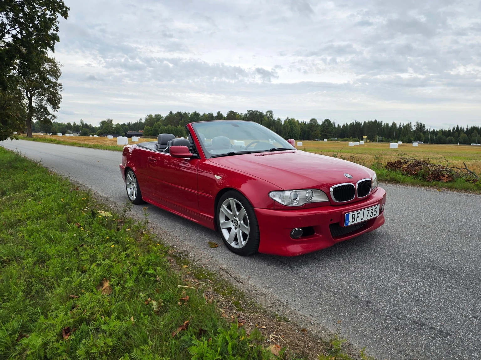 Exterior image of 2002 BMW 330Ci Convertible (3)