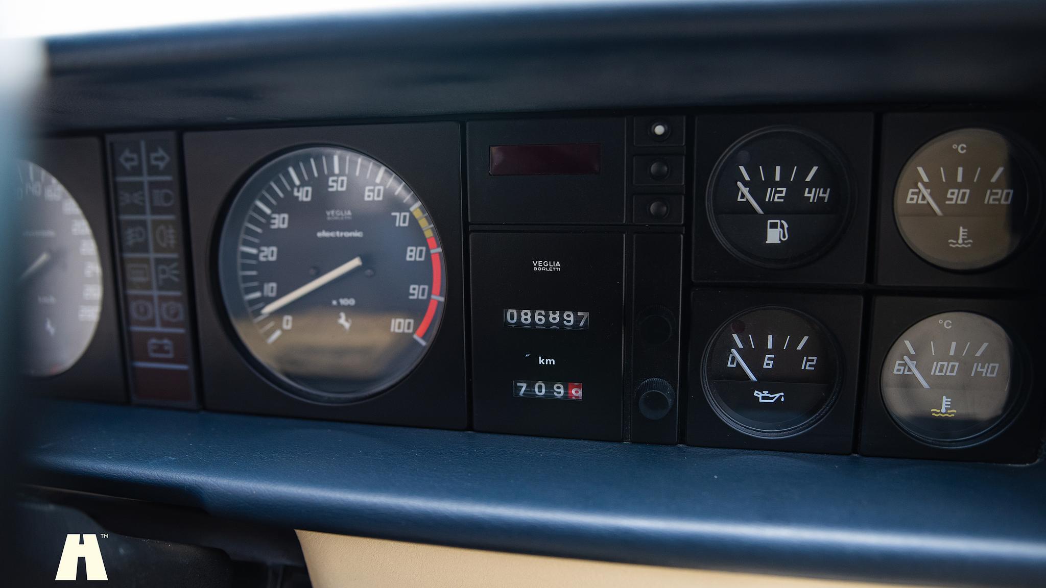 Interior image of 1985 Ferrari Mondial Quattrovalvole Design by Pininfarina (24)