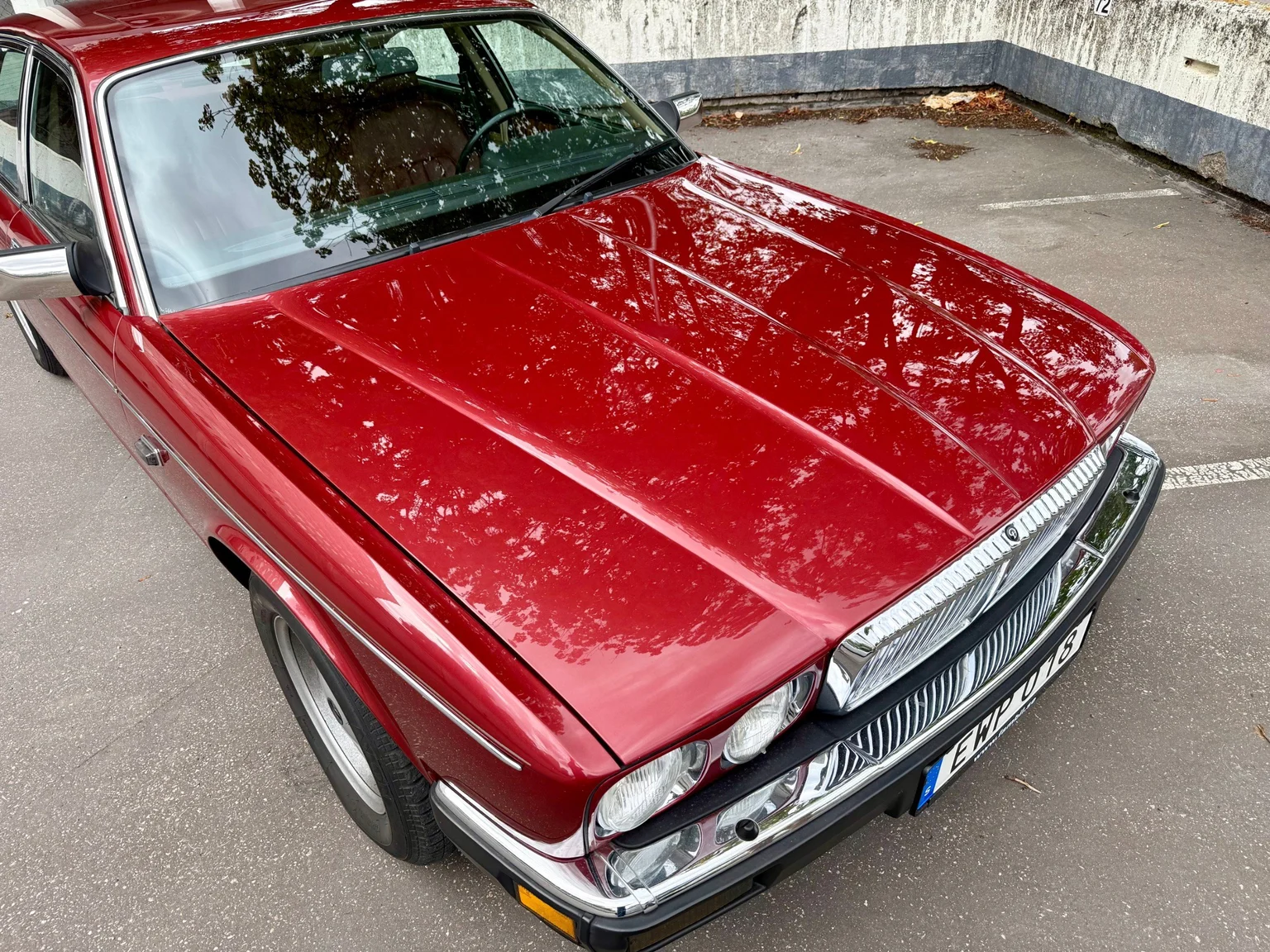 Exteriörbild på 1988 Daimler Six (40)