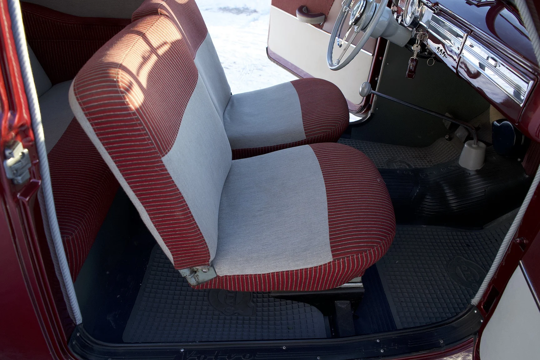Interior image of 1953 Volvo PV444 DS (27)