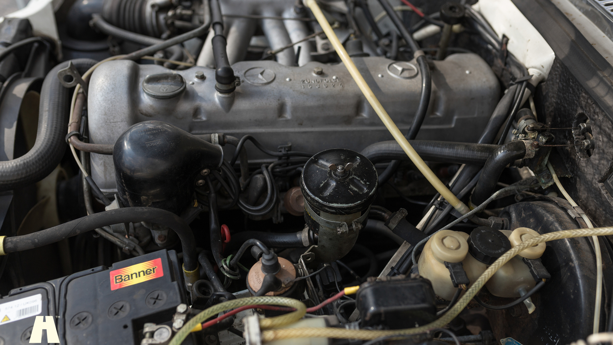 Image of 1970 Mercedes 250 CE mechanics