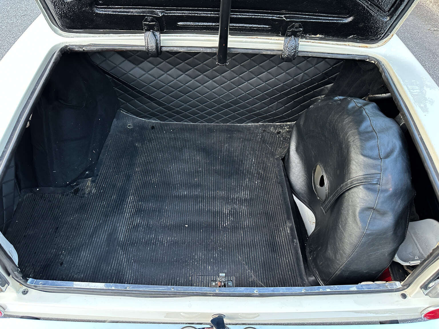 Interior image of 1964 Lancia Flavia Vignale  