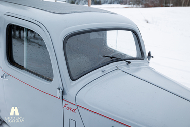 Exteriörbild på 1952 Ford E4930 Van