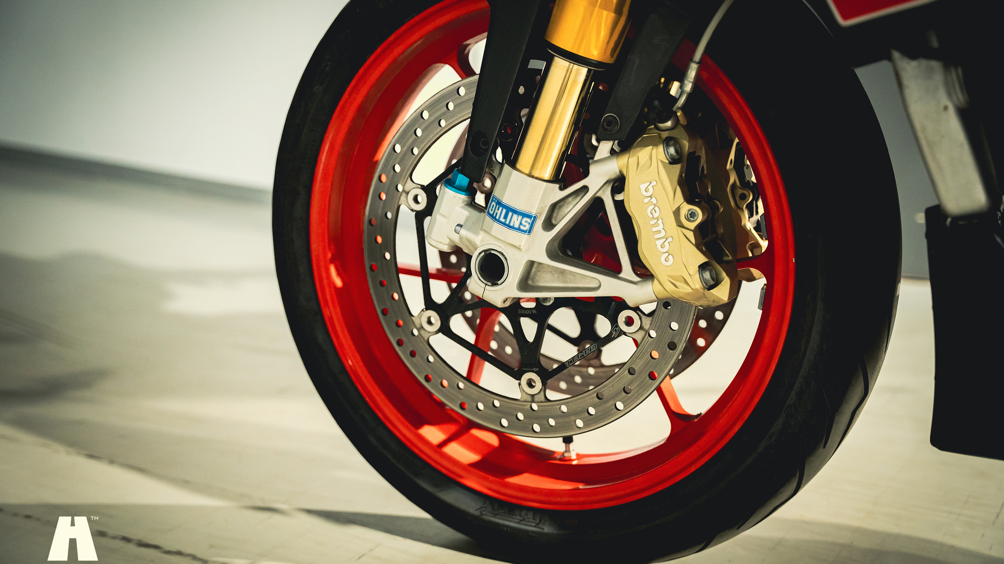 Exterior image of 2016 Aprilia Tuono V4 Factory
