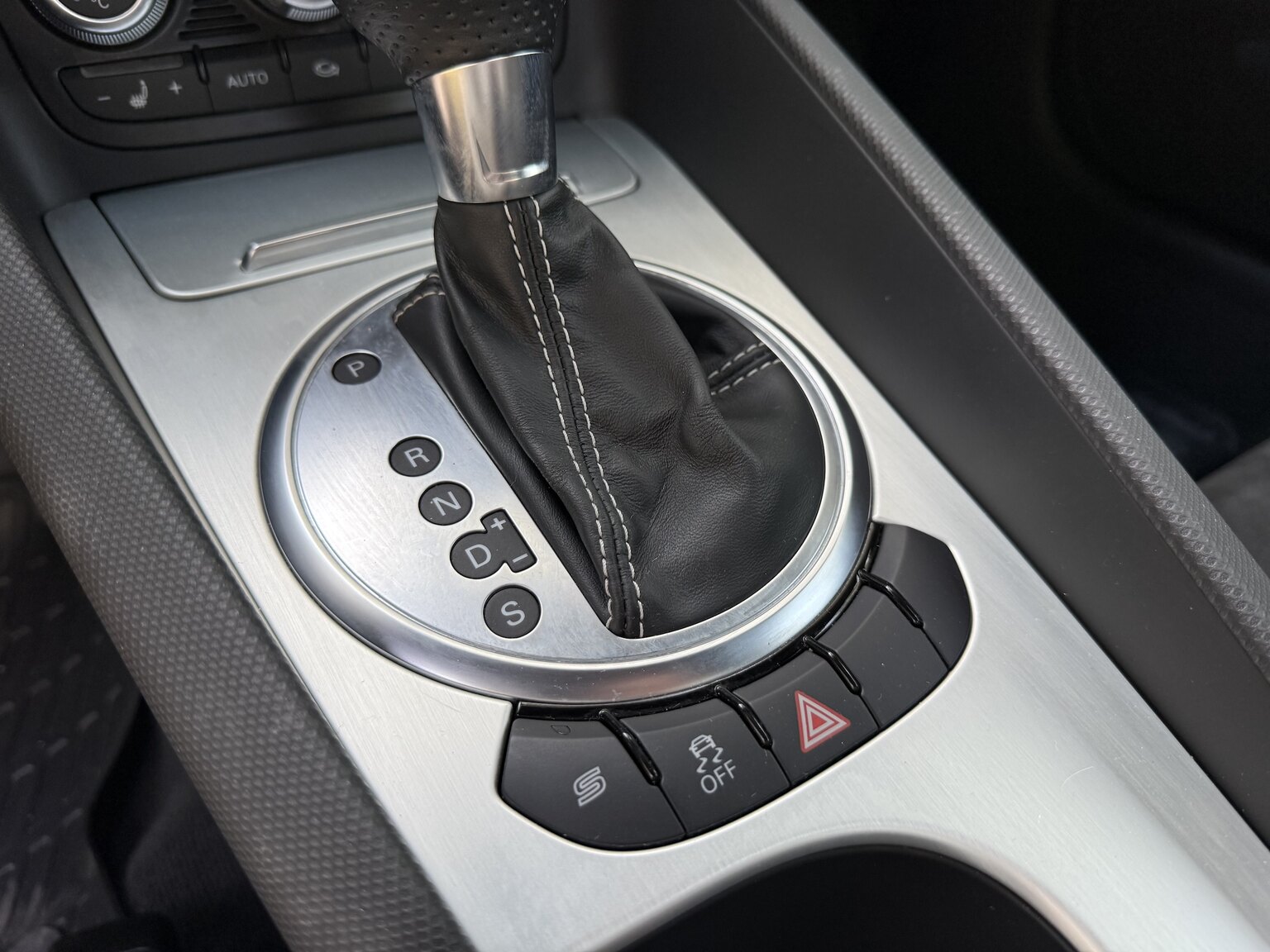 Interior image of 2011 Audi TT RS Coupé