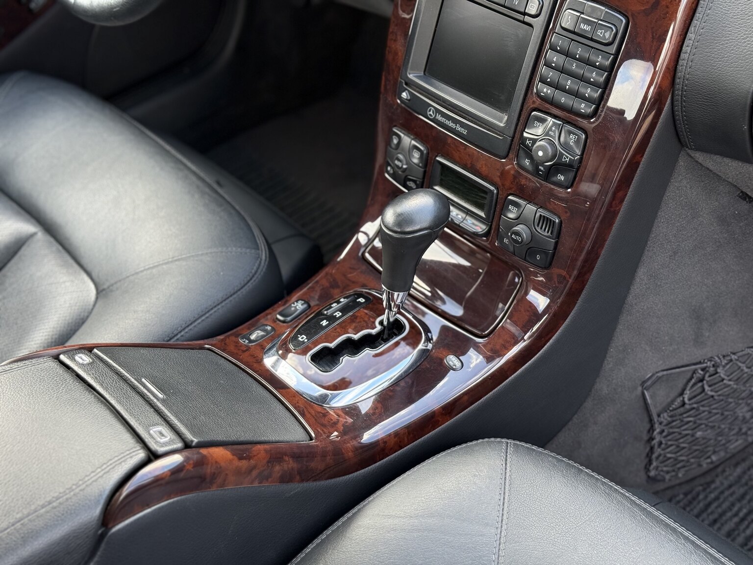 Interior image of 2000 Mercedes-Benz CL 500
